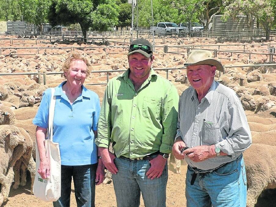 After 68 years the Woolford family, Caralowie, Waddikee, had a complete flock dispersal at Jamestown market, topping the wether lamb portion at $91. Aileen and Geoff Woolford are with Landmark Kimba’s Damien Jericho. They also sold 450 ewe lambs to $89 and 117 4.5yo ewes at $90.