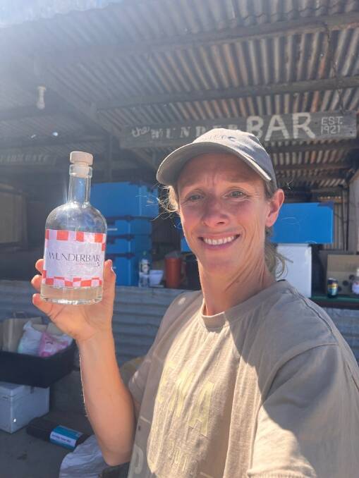 Kerry Heinrich with her gin made with wheat from the 2022 harvest. Picture supplied.